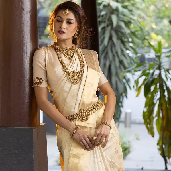 Banarasi_Soft_Silk_OFF-WHITE_Premium-Fancy_Saree_With_Blouse_For_Women