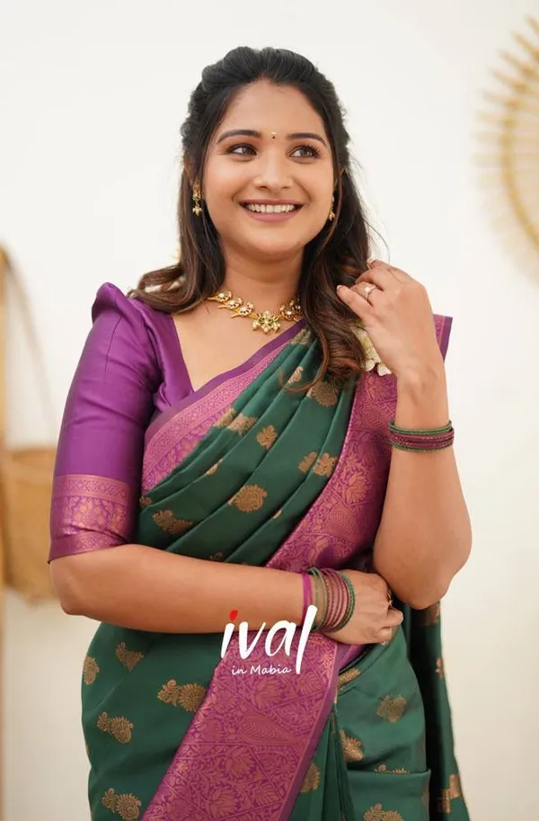 Banarasi_Soft_Silk_GREEN-PYAJI_Premium-Fancy_Saree_With_Blouse_For_Women