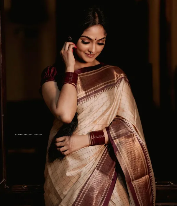 Banarasi_Soft_Silk_OFF-WHITE-MAROON_Premium-Fancy_Saree_With_Blouse_For_Women