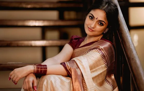 Banarasi_Soft_Silk_OFF-WHITE-MAROON_Premium-Fancy_Saree_With_Blouse_For_Women