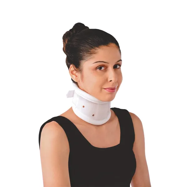 Firm_Adjustable_Cervical_Collar_For_Neck_Support_Pc_0309