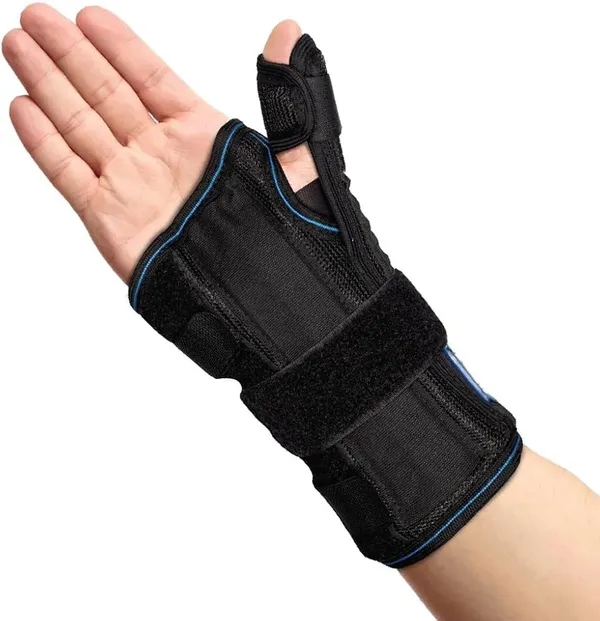 Wrist_Brace_With_Thumb_Support_For_Dual_Joint_Protection_Pc_0650