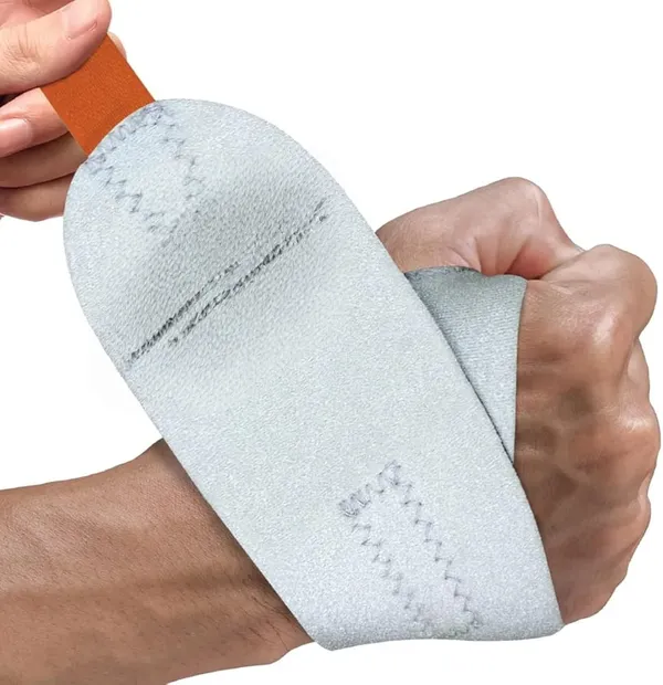 Neoprene_Wrist_Brace_For_Thermal_Compression_Support_Pc_1402