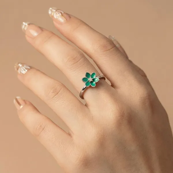 Sterling_Silver_Emerald_Fleur_Ring_For_Women
