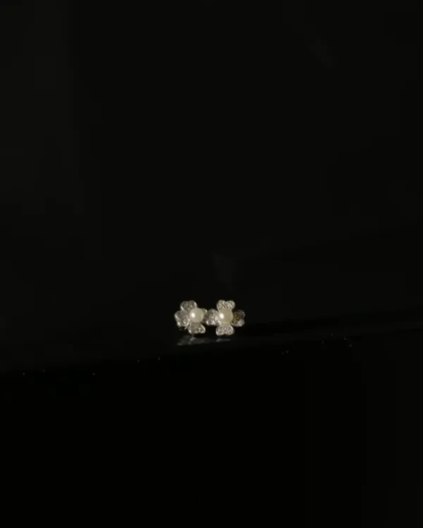 Silver_Alloy_With_Crystal_Stone_Fla_Top_Stud_Earrings_For_Women
