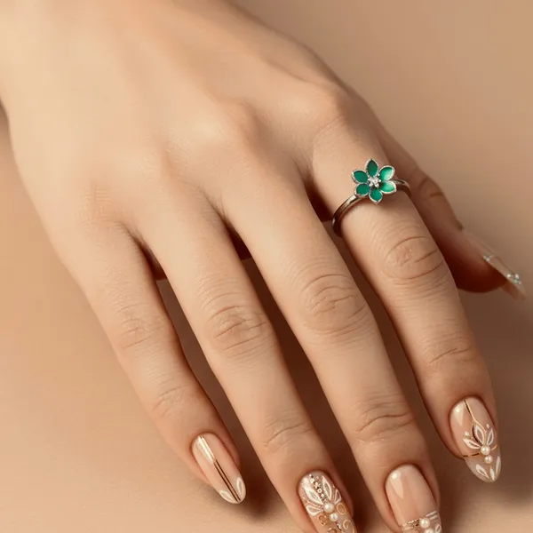 Sterling_Silver_Emerald_Fleur_Ring_For_Women
