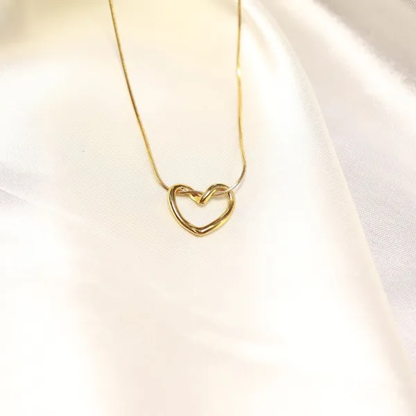 Golden_Stainless_Steel_Ember_Heart_Necklace_For_Women