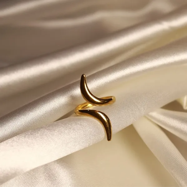 Golden_Stainless_Steel_Golden_Crescent_Ring_For_Women