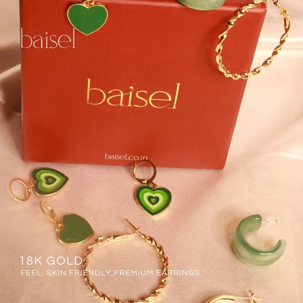 Golden_Stainless_Steel_Emerald_Heart_Charm_Set_For_Women