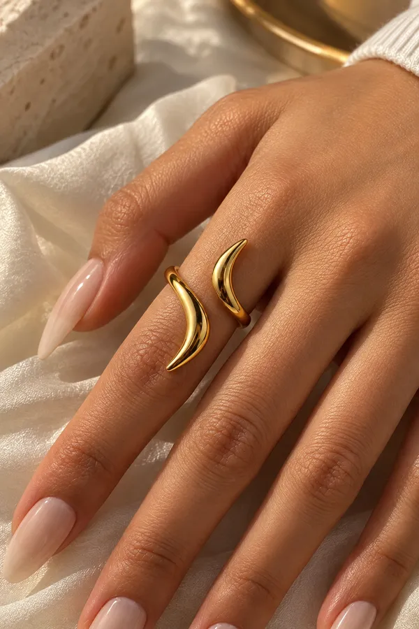 The_Timeless_Love_Luxe_Set_Heart_Necklace_+_Crescent_Ring_+_Screw-Detail_Bracelet