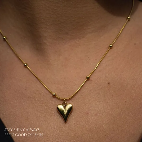 Golden_Stainless_Steel_Veronica_Heart_Charm_Necklace_For_Women