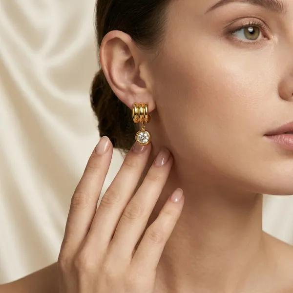 Gold_Plated_Stunned_Danglers_Earrings_For_Women