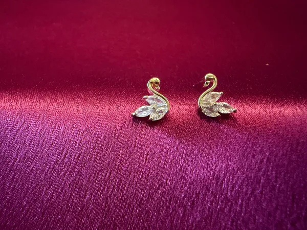 Silver_Swan_Elegance_Stud_Earrings_For_Women
