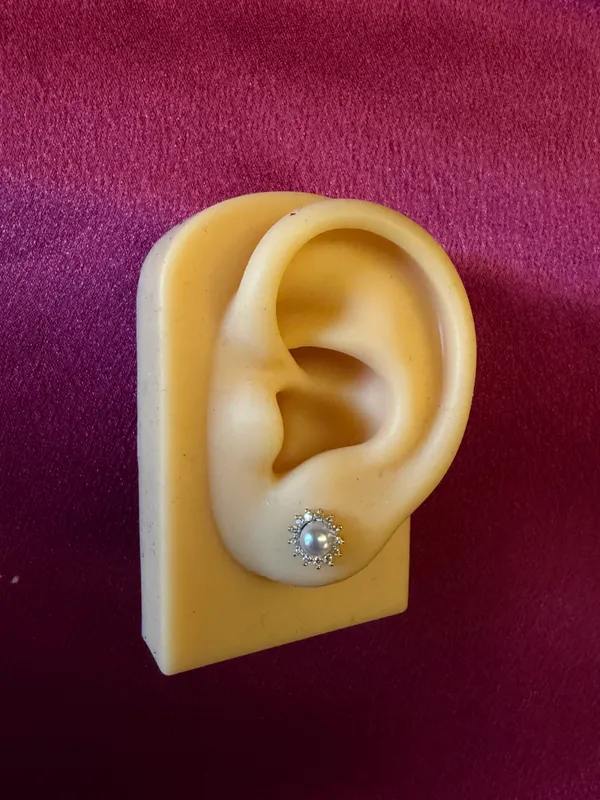Silver_Pearl_Flower_Stud_Earrings_For_Women
