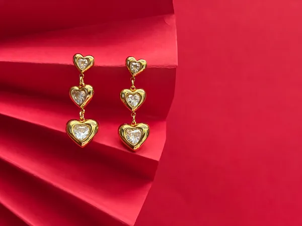 Gold_Plated_Heartthrob_Danglers_Earrings_For_Women
