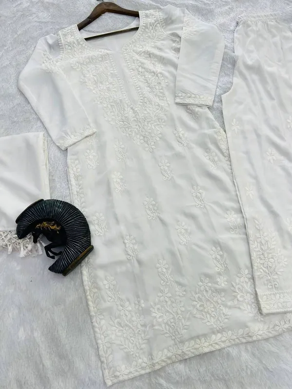 Maslin_Embroidered_Kurti_Plazo_Set_with_Dupatta
