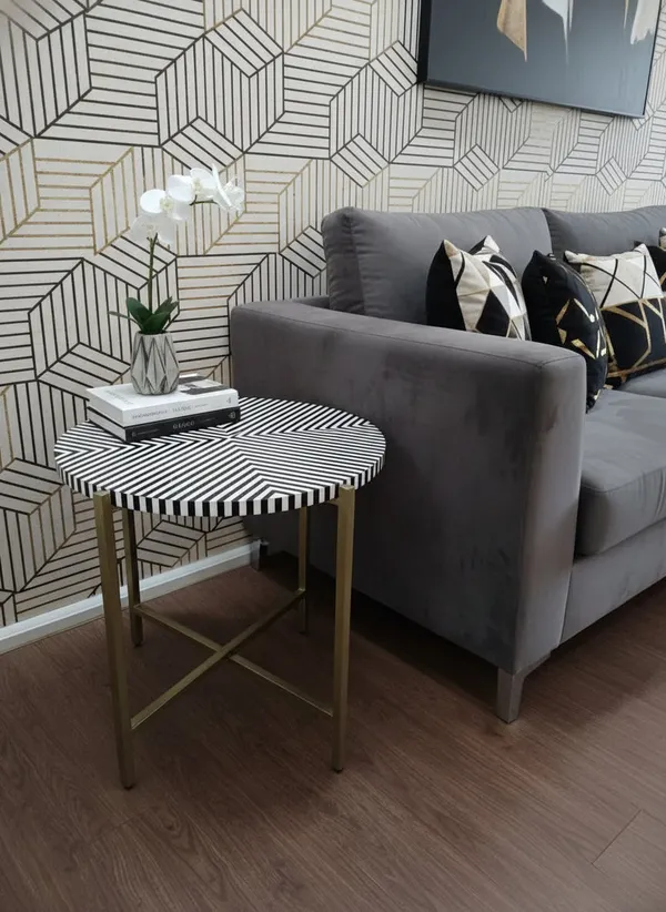 White_Mango_Wood_Mirage_Side_Table_For_Home_Decor