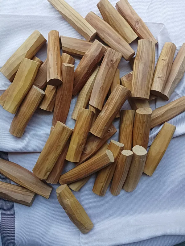 Pure_white_Sandalwood_Stick_50_Gm_And_5_Ml_Sandalwood_Oil_Combo