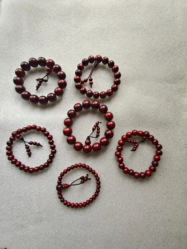 Red_Sandalwood_Bracelet_For_Unisex