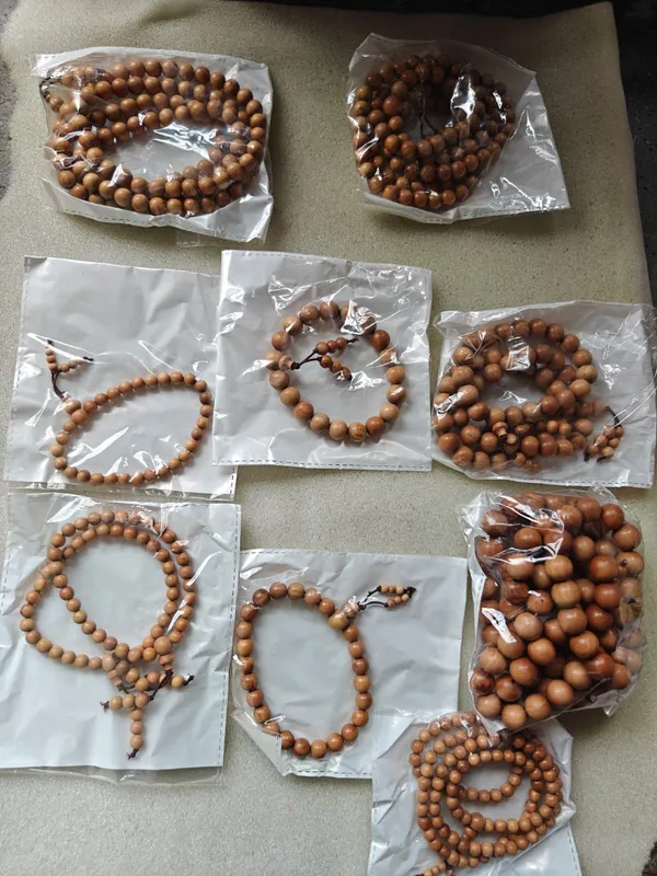 Light_Brown_White_Sandalwood_Bracelet_For_Unisex