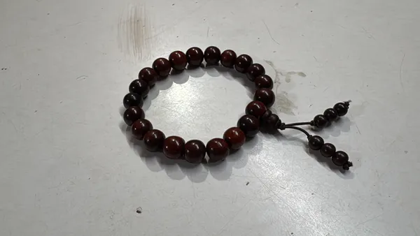 Red_Sandalwood_Bracelet_For_Unisex