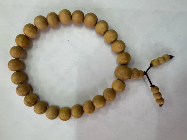 Light_Brown_White_Sandalwood_Bracelet_For_Unisex