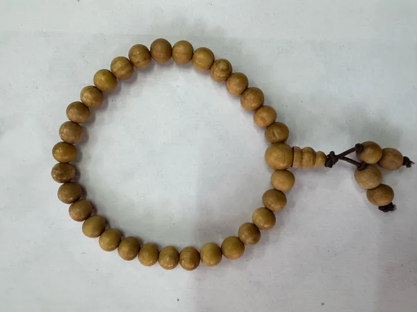 Light_Brown_White_Sandalwood_Bracelet_For_Unisex