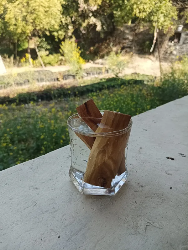 Pure_White_Sandalwood_Sinkable_Grade_Stick
