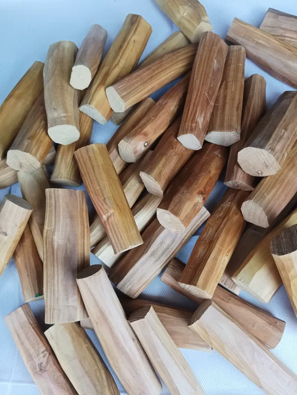 Pure_White_Sandalwood_Sinkable_Grade_Stick