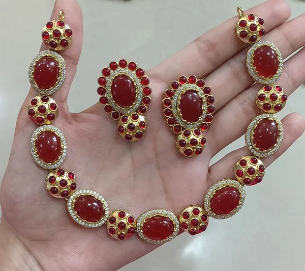 Red_And_Gold_Kundan_Stone_Necklace_And_Earring_Set_For_Women