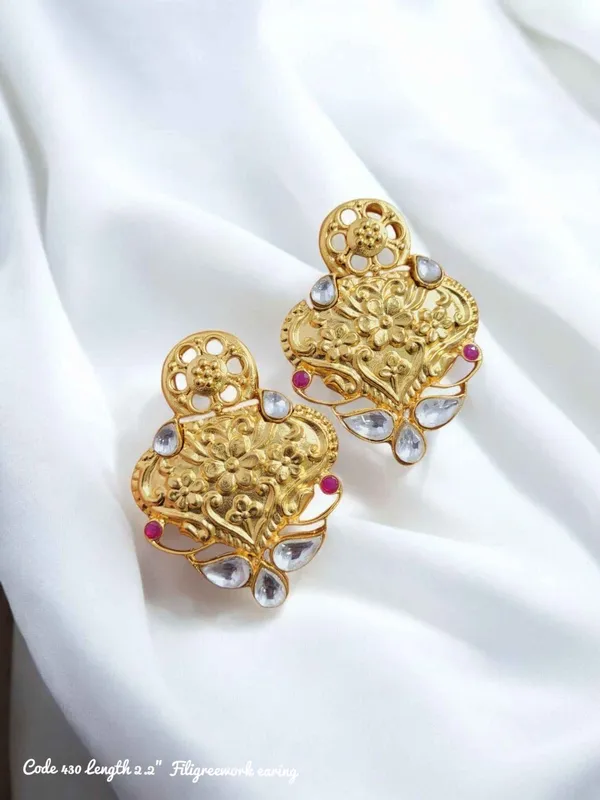 Gold_Kundan_Filigree_Floral_Stud_Earrings_For_Women