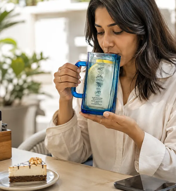 Upcycled_Bombay_Sapphire®_Blue_Bottle_Mug_–_550_ML_|_With_Handle