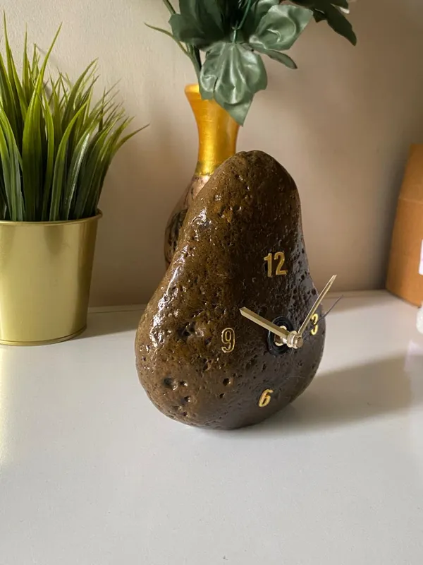 Upcycle_Riverstone_Aura_Table_Clock_–_Glossy_Moss_Edition