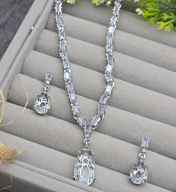 White_Brass_Silver_Plated_Beautiful_Uncut_2_Line_Necklace_Set_With_Maangtika_For_Women_And_Girls