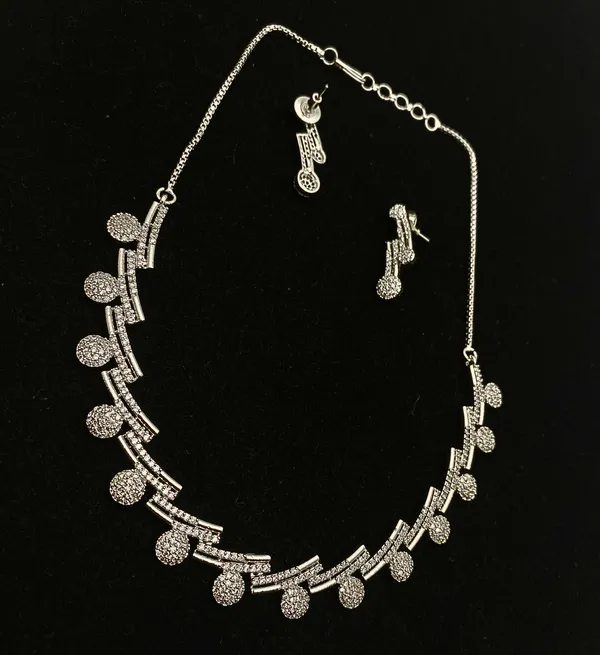 White_Brass_Silver_Plated_Beautiful_Uncut_2_Line_Necklace_Set_With_Maangtika_For_Women_And_Girls