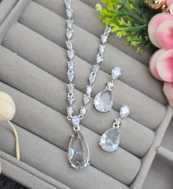 White_Brass_Silver_Plated_Beautiful_Uncut_2_Line_Necklace_Set_With_Maangtika_For_Women_And_Girls