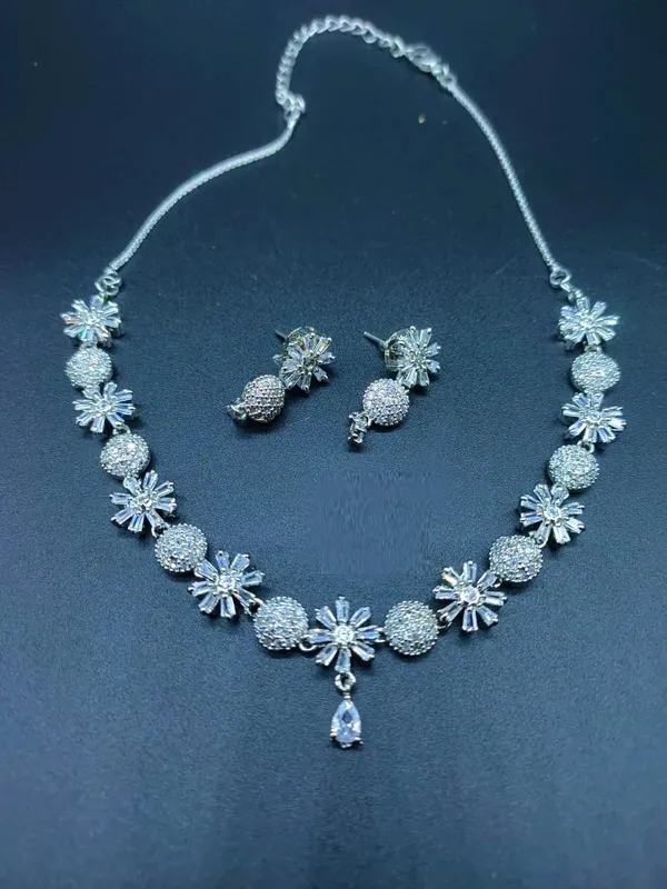 White_Brass_Silver_Plated_Beautiful_Uncut_2_Line_Necklace_Set_With_Maangtika_For_Women_And_Girls
