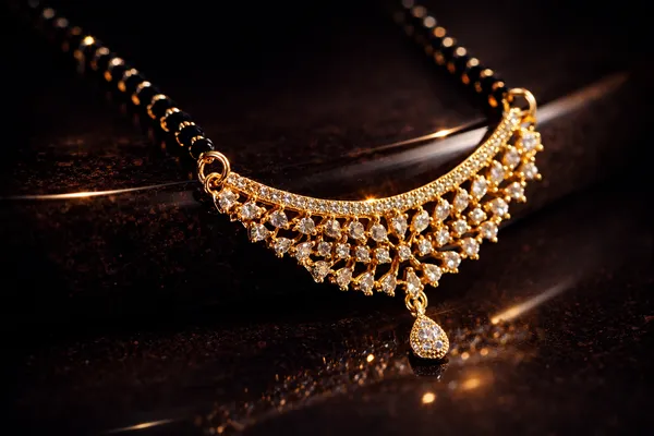 Rose_Gold_22Kt_Gold_Plated_Stone_Studded_Alloy_Pendant_For_Women