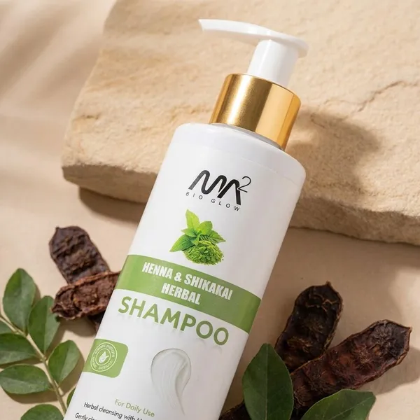 Henna_And_Shikakai_Herbal_Shampoo