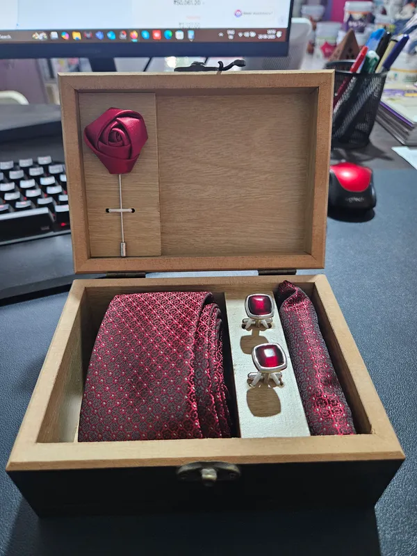 Burgundy_Pattern_Premium_Tie_Gift_Set_With_Cufflinks_And_Lapel_Pin_For_Men_Pack_Of_1