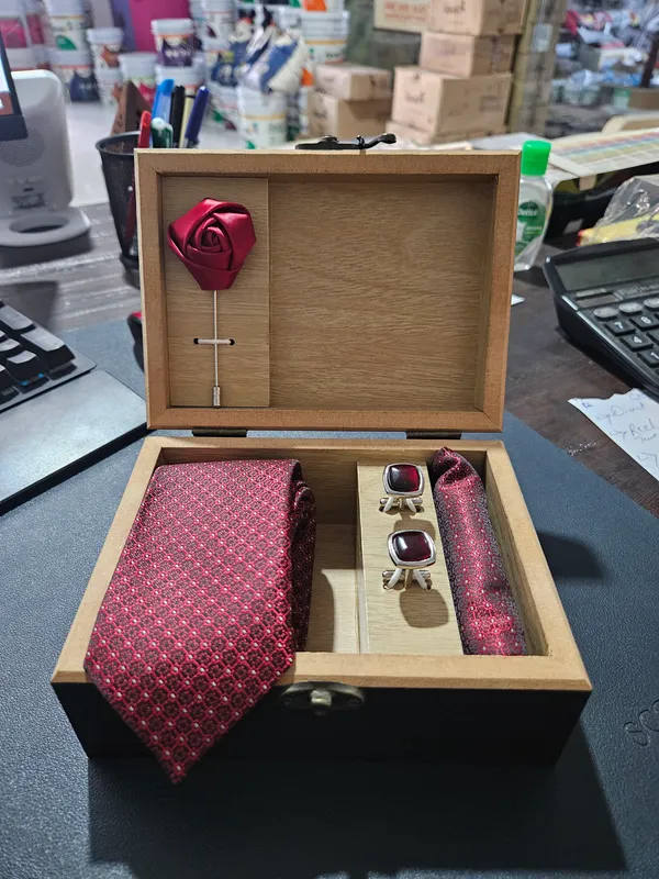 Burgundy_Pattern_Premium_Tie_Gift_Set_With_Cufflinks_And_Lapel_Pin_For_Men_Pack_Of_1