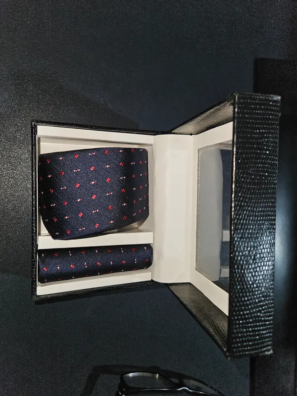 Premium_Polka_Dot_Tie_With_Matching_Pocket_Square_Gift_Set_For_Men_Pack_Of_1