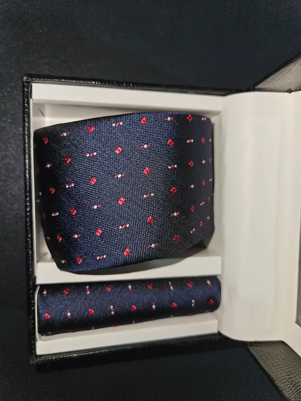 Premium_Polka_Dot_Tie_With_Matching_Pocket_Square_Gift_Set_For_Men_Pack_Of_1