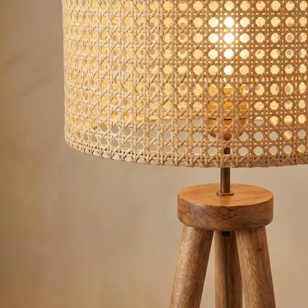 Brown_Rattan_Photoshoot_Lamp_For_Home_Decor