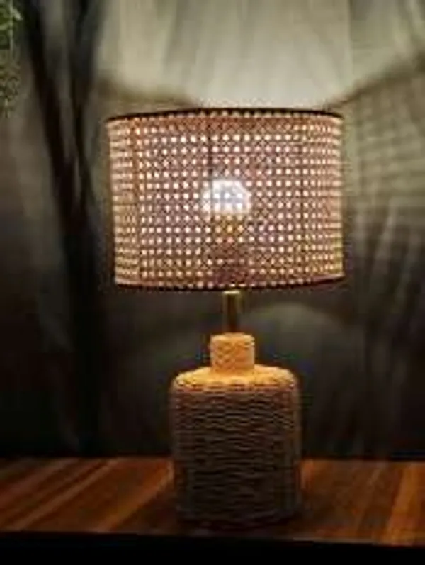 Brown_Unique_Rattan_Table_Lamp_For_Home_Decor