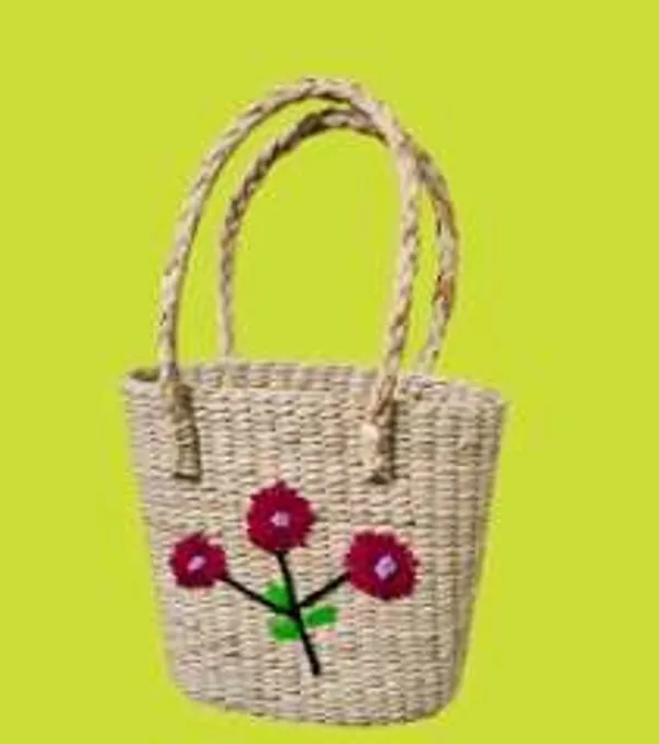 Brown_Rattan_Hand_Bag_For_Home_Decor