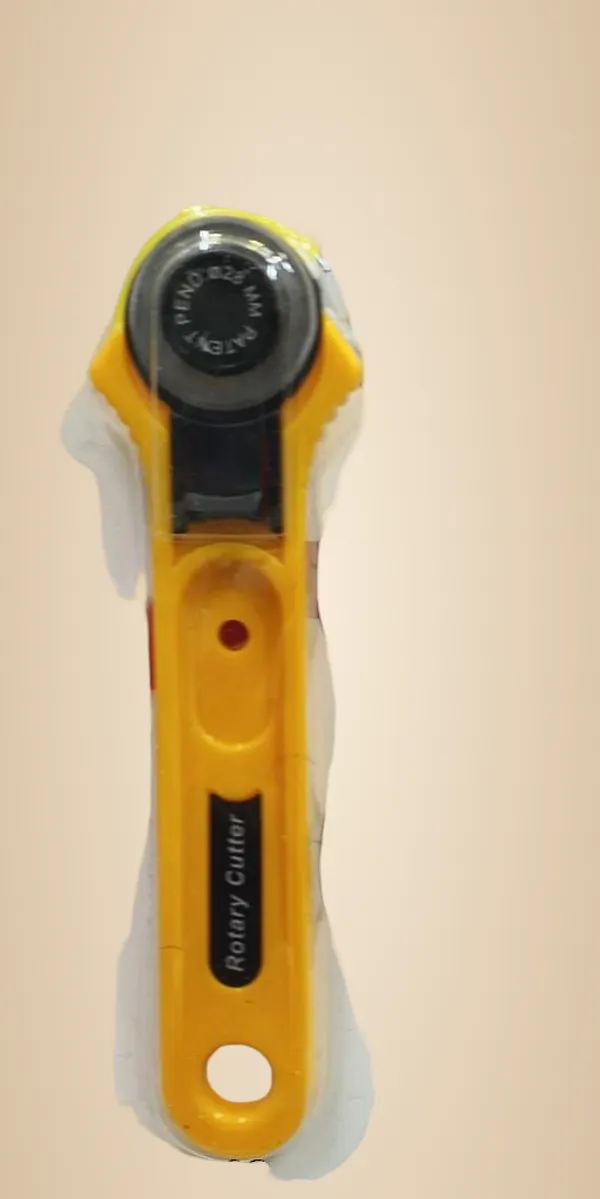 Yellow_And_Black_Steel_Blade_Cutting_Tools_For_Students