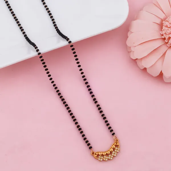 Golden_Elegant_Curve_Mangalsutra_Necklace_With_Heart_Pattern_For_Women