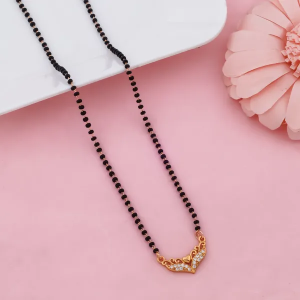 Golden_Modern_Curved_Heart_Mangalsutra_Necklace_For_Women