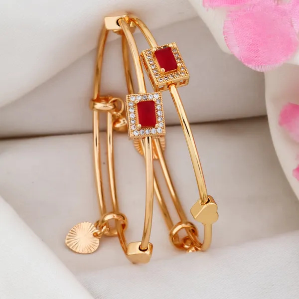 Golden_Finish_Imitation_Bracelet_With_Stone_For_Women